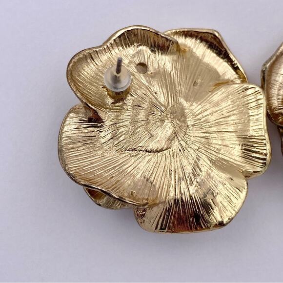 Vintage Large Textured Gold Tone Flower Rhinestone Earrings - Picture 8 of 12